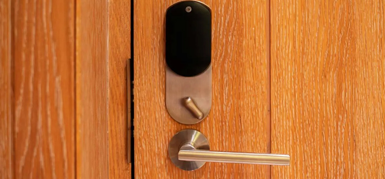 Automatic Locking Door Knob Live Oak